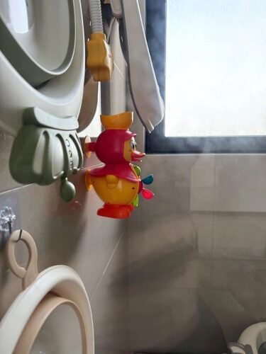 🛁🦆[SG Local Stock] JP Import Duck Bath Toy Spins, Sprays & Floats💦 photo review